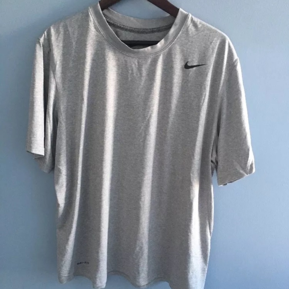 Nike men's tee shirt dri fit NWOT
